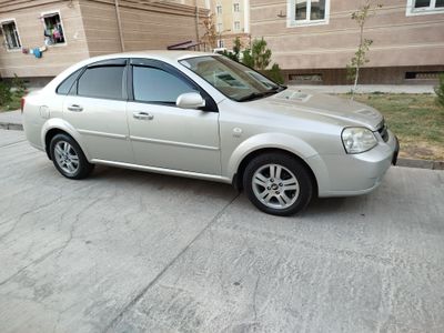 Ласетти 1.8 сотилади