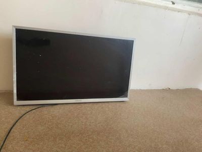 Telvizor sotladi Samsung 32 tali