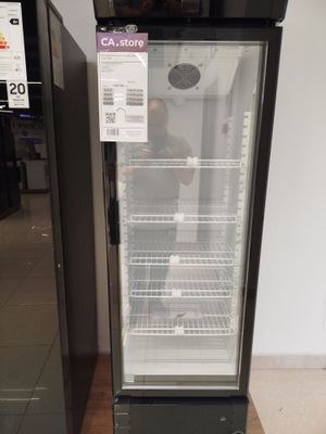 Продается витринный холодильник