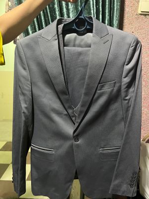KASTYUM SHIM KAMPLEKT SOTILADI