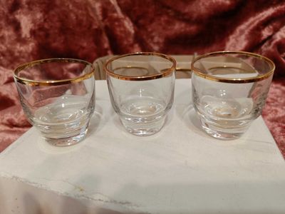 Рюмки с золотой окантоваой