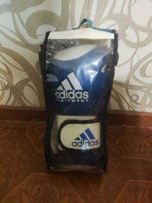 Боксерские перчатки Adidas