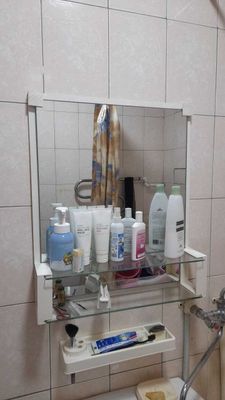 Продается зеркало для ванной комнаты с полочками