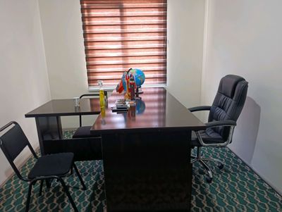 Offis mebili yumshoq krislosi bilan sotiladi