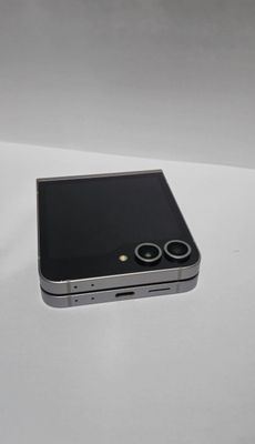 Galaxy Z Flip 6 Silver shadow