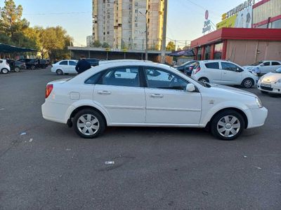 Sotildi Lacetti 2013 Rangi oq mexanika metan gaz