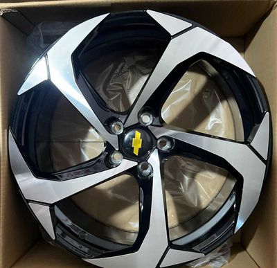 Продаются Диски R18 /5x105 в ассортименте.