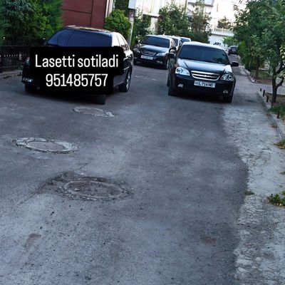 Sotiladi laserti qora 2013 1.6 AT