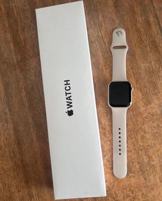 SE 2 44 mm Apple Watch