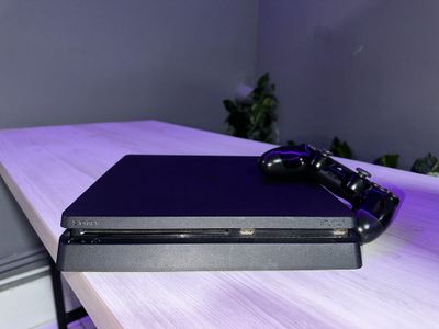 Playstation 4 slim, с топ играми, работает идеально!