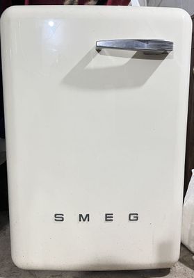 Продается стиральная машина в ретро дизайне Smeg 7кг