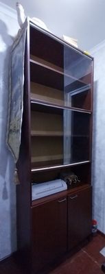 Kitob javoni - Книжный шкаф