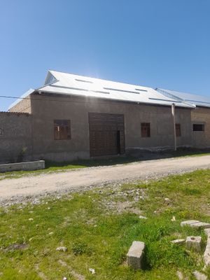 Uy Yashil diyor Gulsaroy kucha mahallasi Karopka xolatda