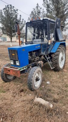 Traktor sotiladi