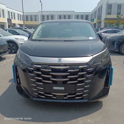 BYD XIA hybrid 7 kishilik oilaviy moshina
