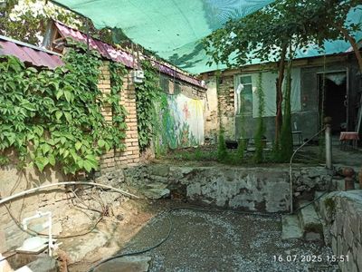 СРОЧНО ПРОДАМ Участок на Яккасарайском районе не далеко от Метро.Навза