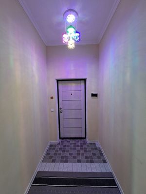 Shayxontoxur tumanida lux sharoitdagi kvartira oilaga beriladi.