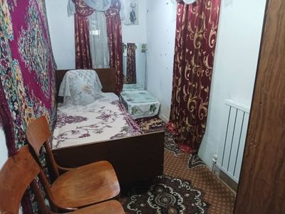Срочно продаётся дом на земле:общий двор:комнаты 4 вместе с вещами..