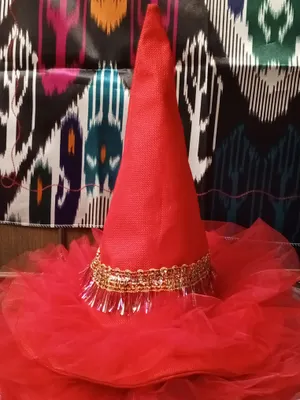 Шляпы ведьмы красные