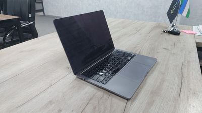 Macbook pro m 1 8/256 93 % holati alo