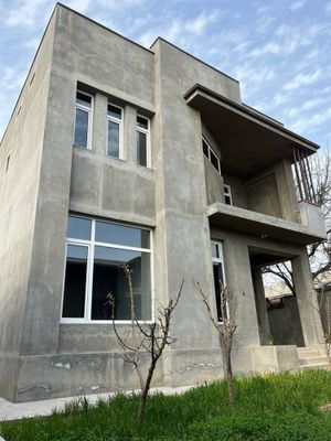 Дом коробка чалакозок 3 сот 7 комн.цена 135000 у.е