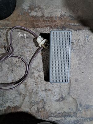 Двигатель и педаль для швейных машин б/у.
