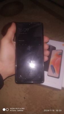 Telefon ideal zaryadnik hamma narsasi bor xotira 8/256 kelishamiz