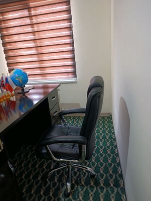 Offis mebili yumshoq krislosi bilan sotiladi