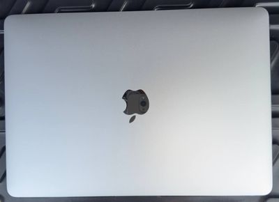 Macbook Pro M2 idealniy