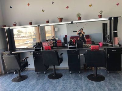 Salon mebil sotilad