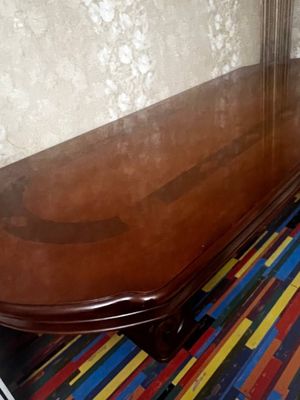 Стол для гостиной в идеальном состоянии