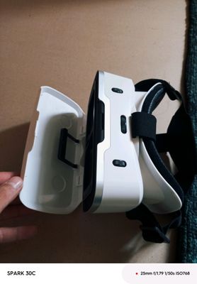 3D formatli koʻzoynak real hayotni tomosha qiling