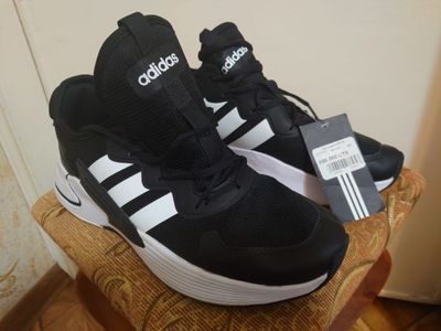 Срочно продам кроссовки adidas новые