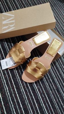 Тапочки от бренда Zara