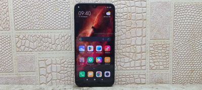 Продам телефон REDMI 7