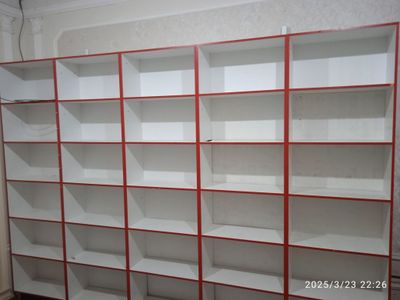 Magazinga mebelni polkalar hammasi bop 8 ta har bittasida 6 tadan