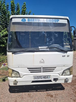 Isuzu np 37 avtobus metan