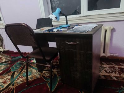 1 table 1 chair...