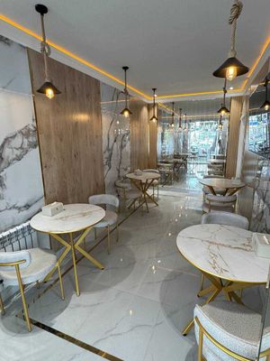 Kafe va restoranlar uchun stol stullar
