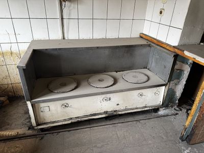 Ideal holatda ishlaydigon ovqat istgich va gril aparati ishlatilgan