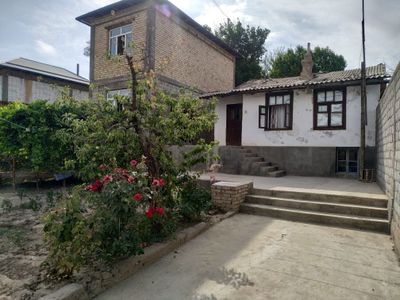 Ховли Уй сотилади горпаркда