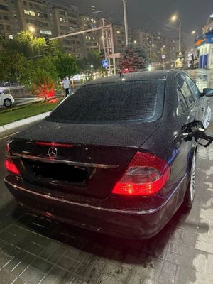 Mercedes Benz w211 E240 Avangarde