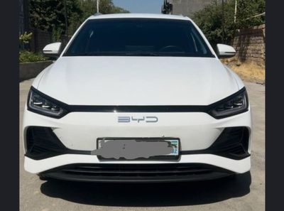BYD e2 электромобил