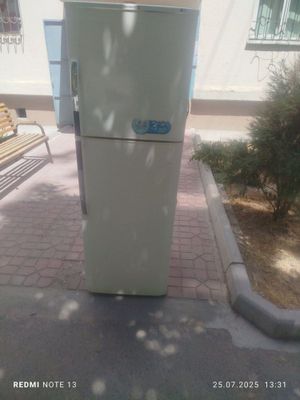 Срочно продам холодильник LG в идеальном состоянии год гарантия