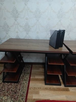 Hi tech офисный стол сотилади