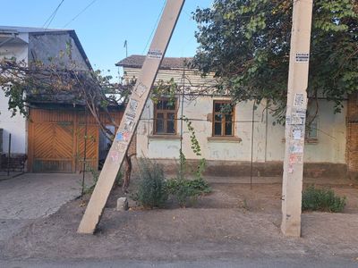 Продаётся участок с домом под застройку
