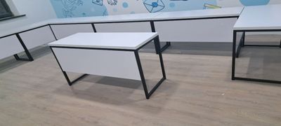 Укув марказ учун стул ва столлар