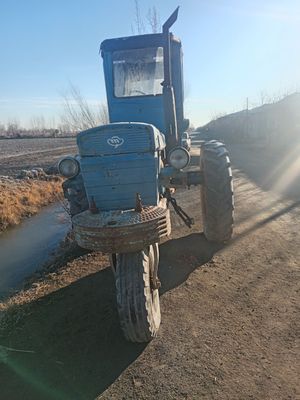 Traktor T28 sotiladi