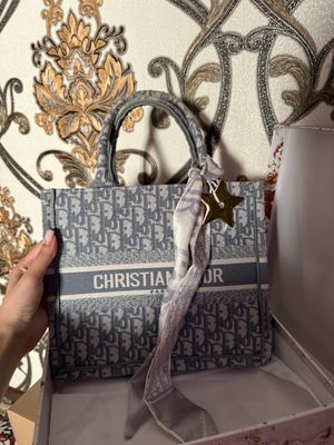 Сумочка ‘’DIOR’’ 200 минг почти новая.