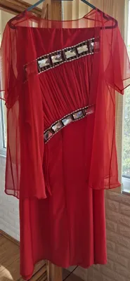 Вечернее платье с накидкой